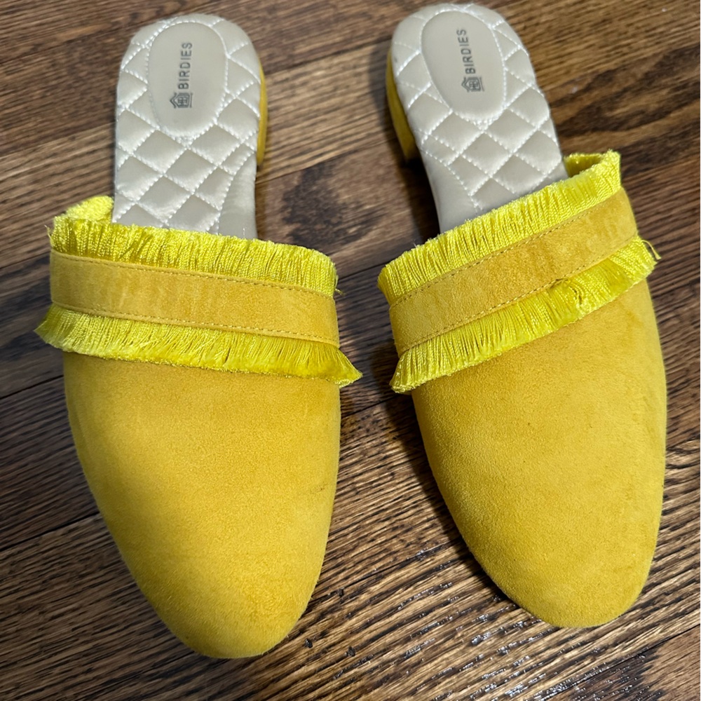 Size 9 yellow fringe birdie mules